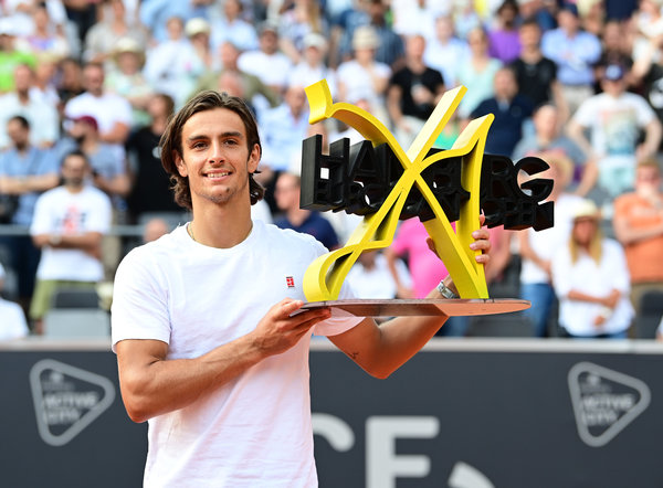 宣布荷兰中 宣布荷兰中