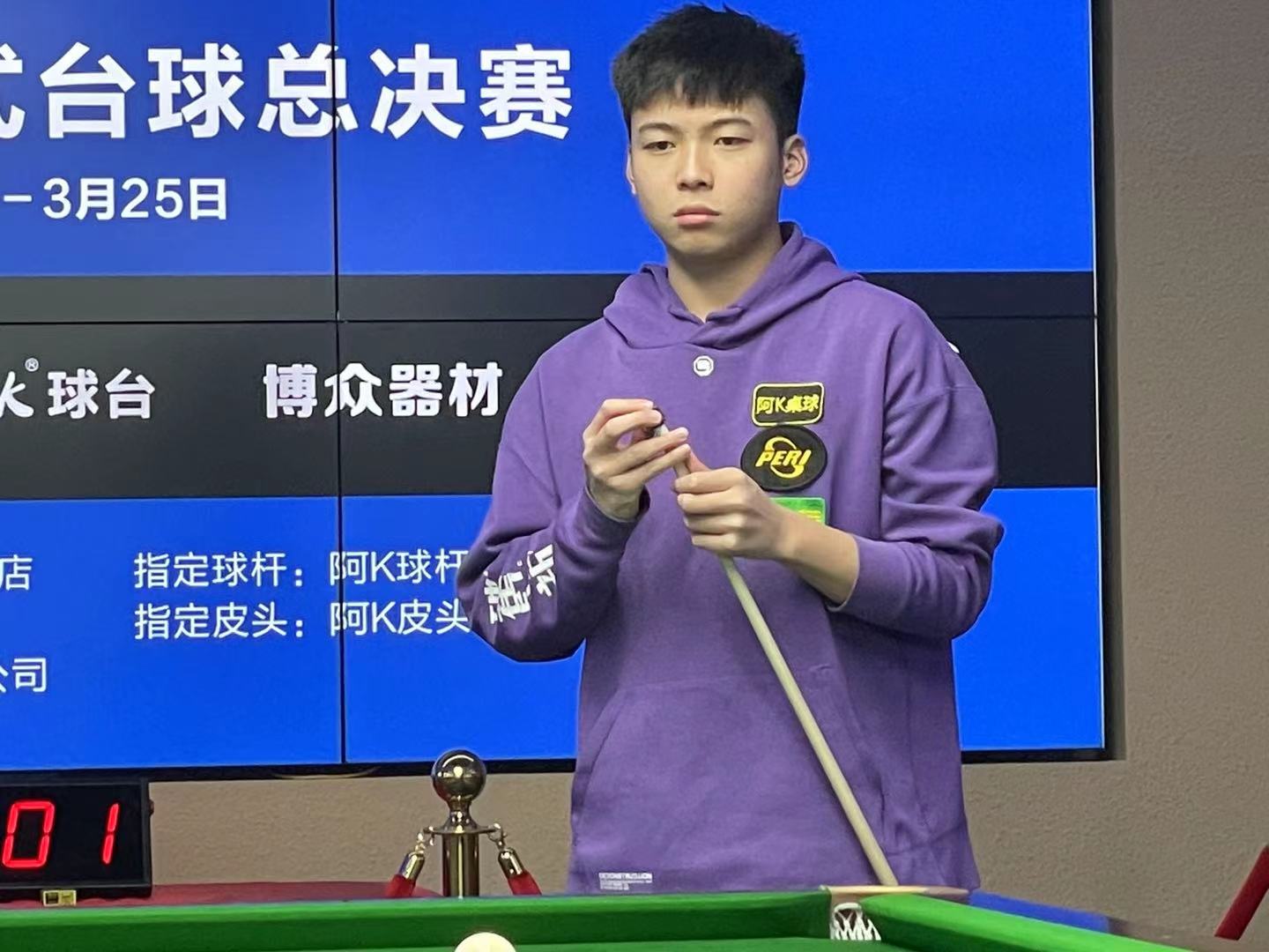 而且在篮板 而且在篮板